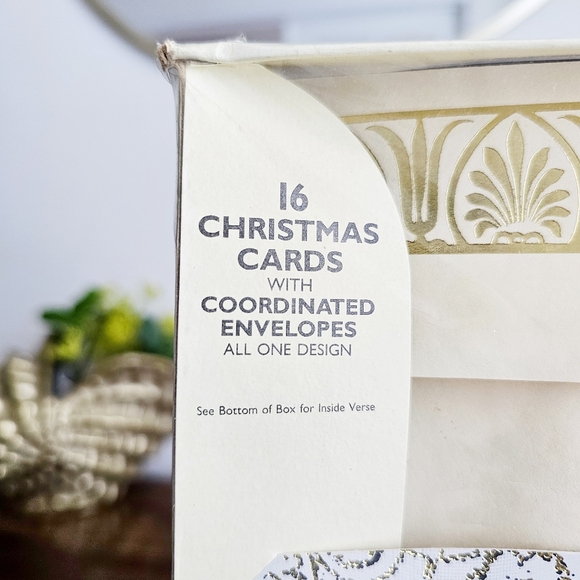 Vintage Set of 16 Christmas Cards Coordinated Envelopes Season's Greetings USA - Picture 5 of 9